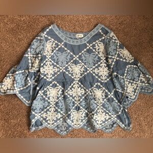 Kindred anthropology blouse embroidered top blue & white size medium flowy